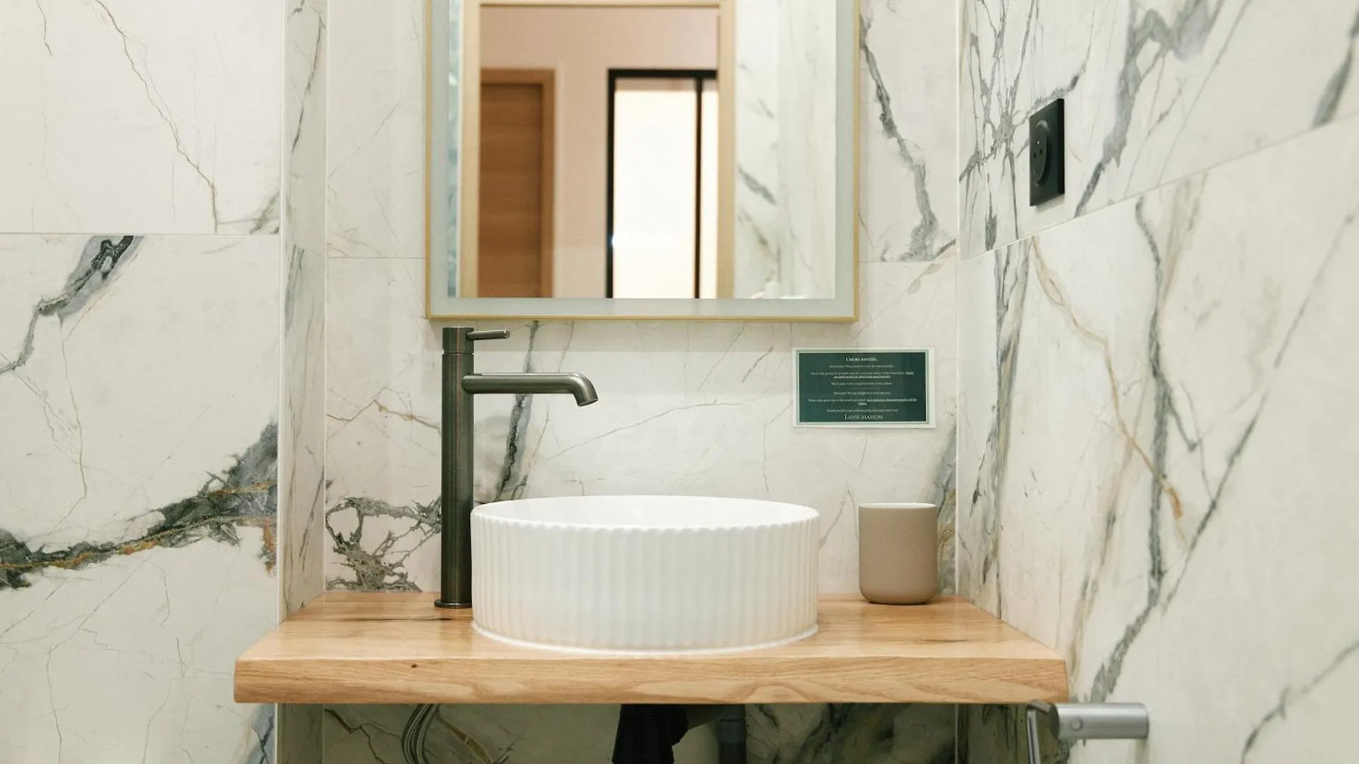 Lavie Maison Central Ac Hot Tub París 0*,  Francia