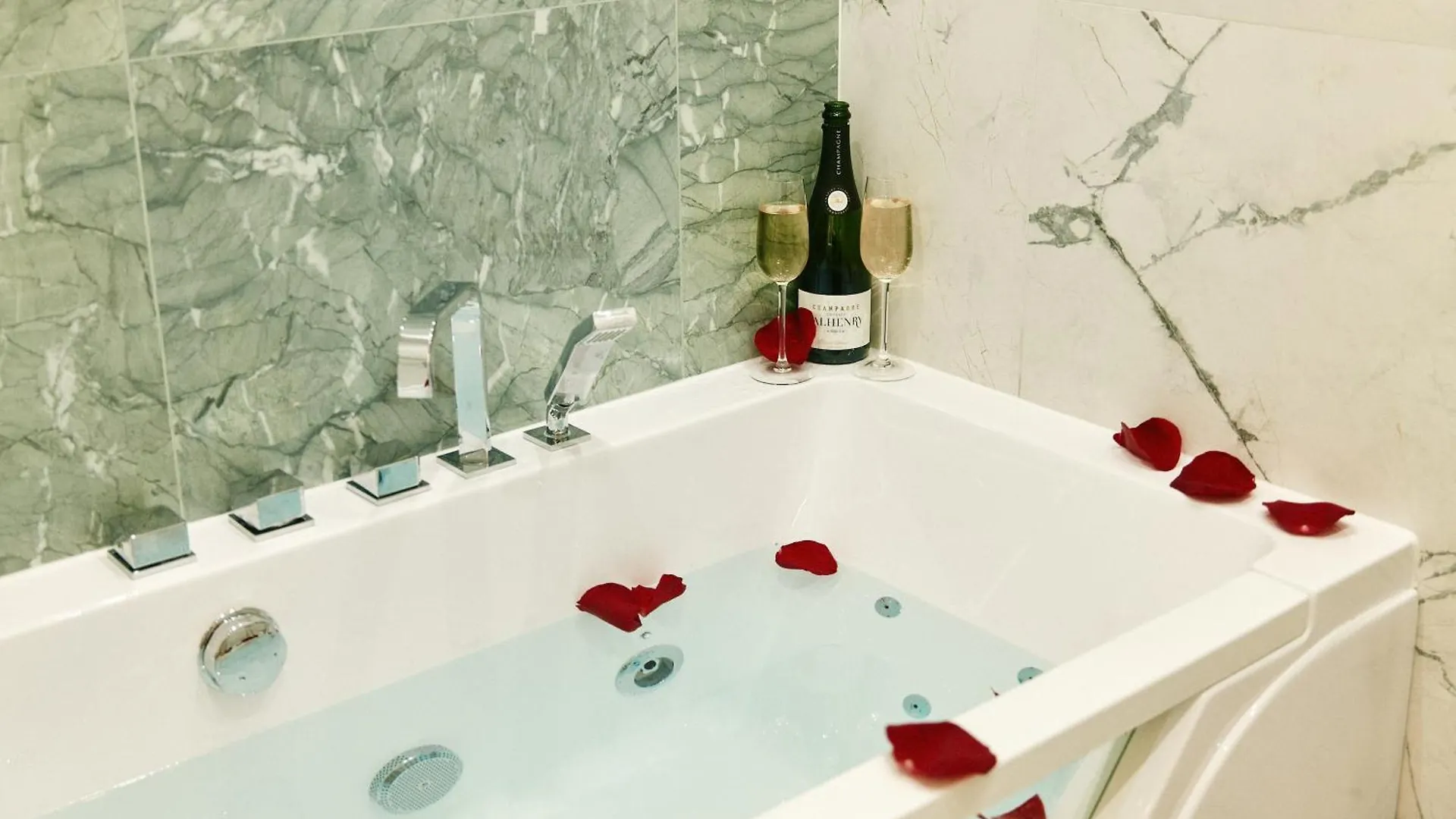 Apartment Lavie Maison Central Ac Hot Tub Paris France
